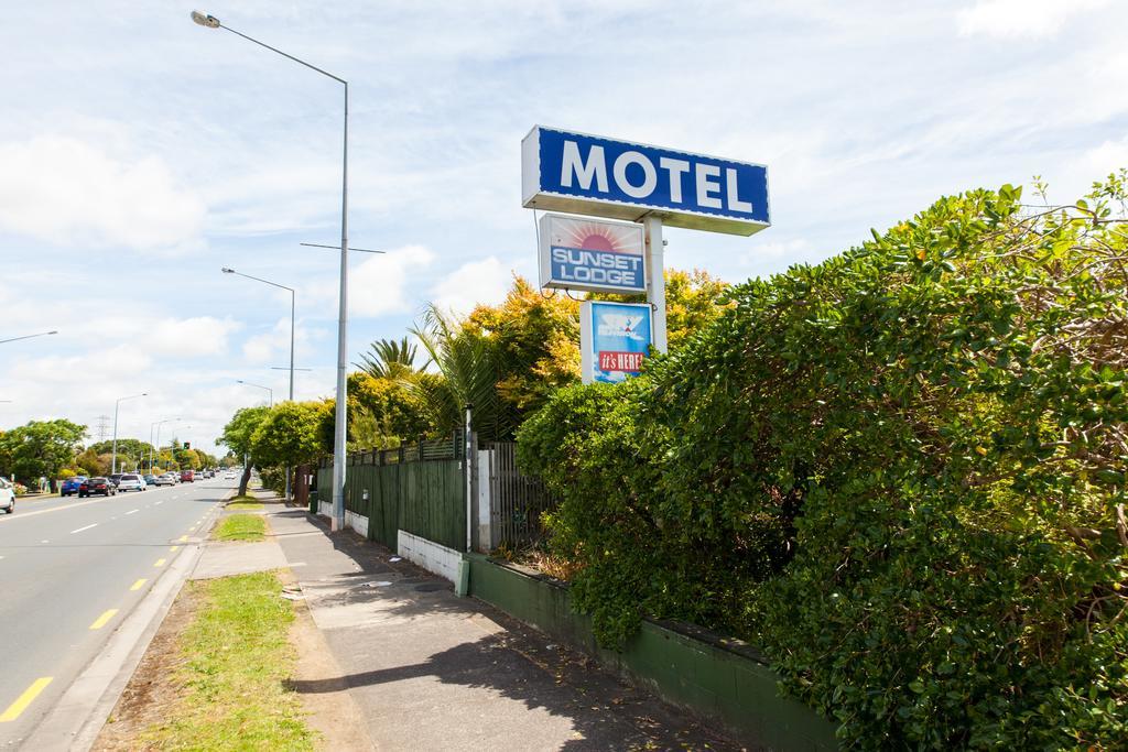 Sunset Lodge Motel Taupaki Extérieur photo