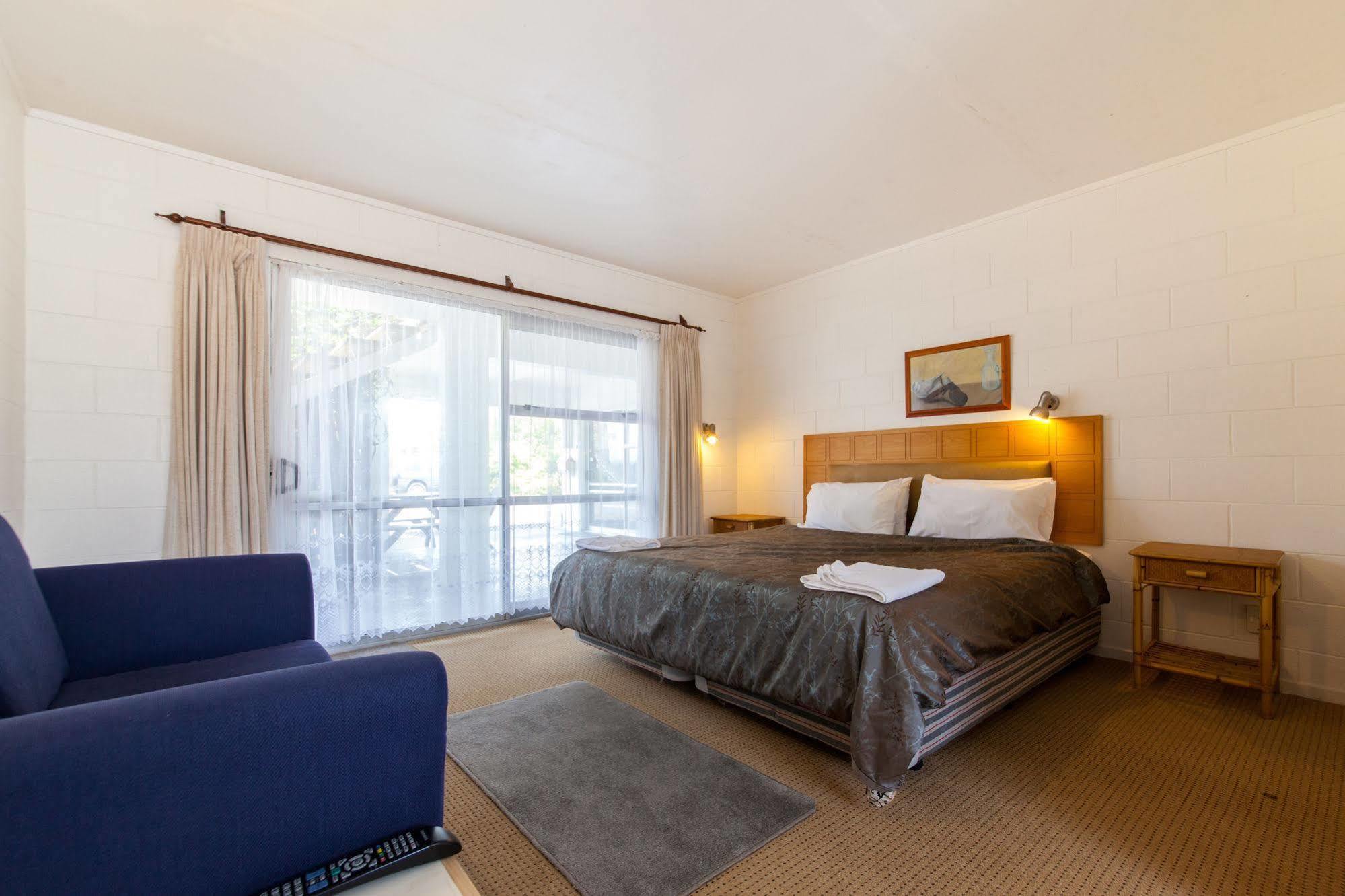 Sunset Lodge Motel Taupaki Extérieur photo